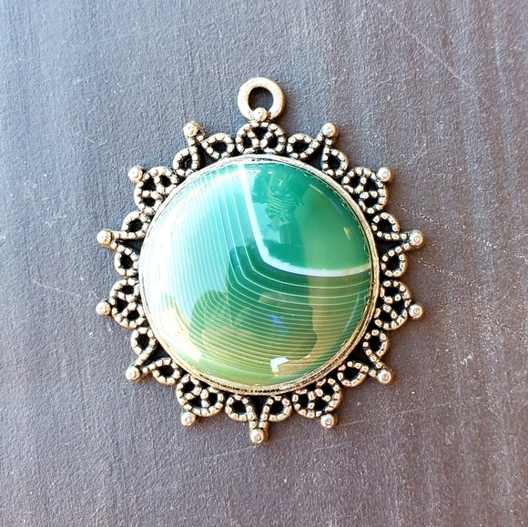 New Green Stripes Agate Metal Pendant. - Picture 3 of 12